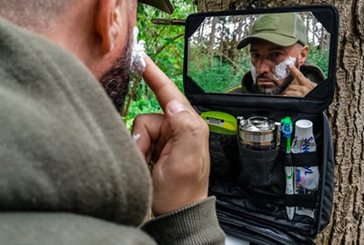 Футляр для ванних приладдя Ridge Monkey LX Bath Towel and Weatherproof Shower Caddy Set